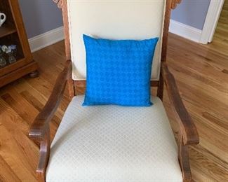 Beautiful chair that has all the right lines.
Lovely home filled with incredibly kept antiques, collectibles and home decor. Message, Text/ Call Steph at 518-944-0255! All items will be on www.loverantiques.com.