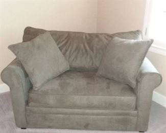 Havertys Twin Size Sleeper Sofa with 2 Accent Pillows