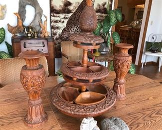 Vintage Carved Monkey Pod Lazy Susan with Matching Vases. Really Nice Set.