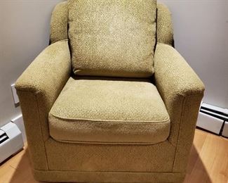 Swivel chair 31"w x 32"h x 37"d