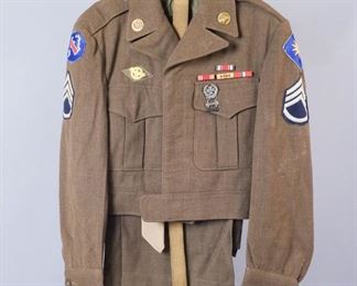 Full WW2 US Army Service Uniform
