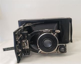 Vintage Kodak Camera, in excellent condition.  See more photos at www.pugetsoundestatesales.com