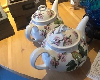 Flowering teapots