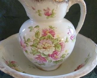 ANTIQUE PITCHER AND BASIN