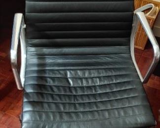 Herman Miller office chair    Excellent condition!