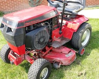 Toro Wheel Horse Lawn Tractor - Runs!