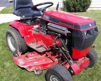 Toro Wheel Horse Lawn Tractor - Runs!