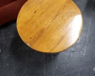 Solid Wood round end table 17.75" Diameter 17"H Top is 2.5" Thick WAS $135 Now $115
