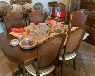 Ethan Allen Dining Table w/8 Chairs (1 extra chair available).