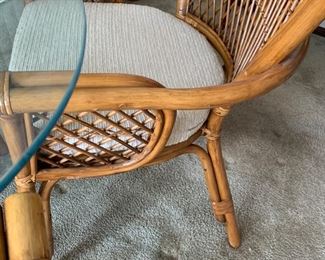 Ethan Allen Rattan Table w/4 Chairs