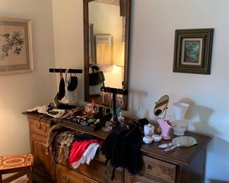 Ethan Allen Dresser w/Mirror