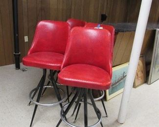 Set of four Mid Century bar stools in Excellent condition