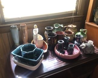 LARGE COLLECTION OF POTTERY