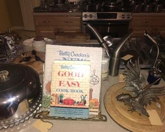 Items Located In The Kitchen ~ Some Cute Vintage Pieces