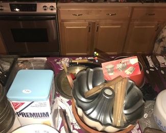 Items Located In The Kitchen ~ Some Cute Vintage Pieces