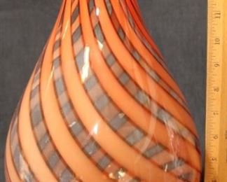 51 - Dynasty Gallery Swirl Art Glass Vase 