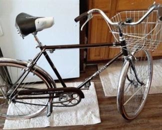 https://connect.invaluable.com/randr/auction-lot/1970-sierra-brown-schwinn-collegiate-mens-bike_61F4A71A73