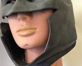 https://connect.invaluable.com/randr/auction-lot/batman-rubber-mask-w-boots-on-display-head_0D54CC2A13
