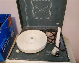  VINTAGE  childs record player