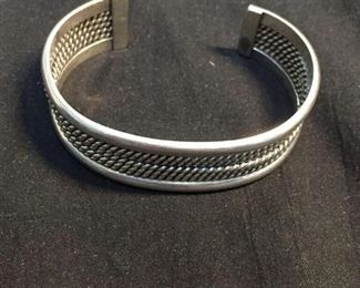 Five Rope Detailed Center Feature w/ High Polished Sides 17mm Wide 2.75in Diameter Sterling Silver; 34 grams