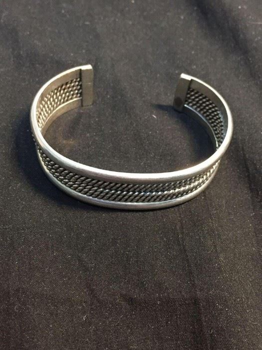 Five Rope Detailed Center Feature w/ High Polished Sides 17mm Wide 2.75in Diameter Sterling Silver; 34 grams