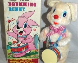 BO DRUMMING BUNNY W/ BOX 