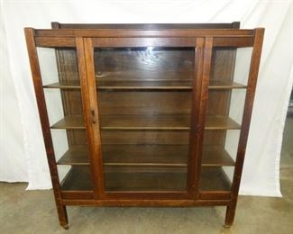 OAK 1 DOOR CHINA CLOSET 