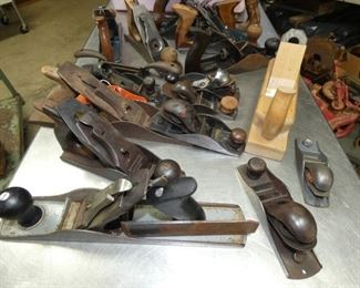 VIEW 2 CLOSEUP WOOD PLANES 