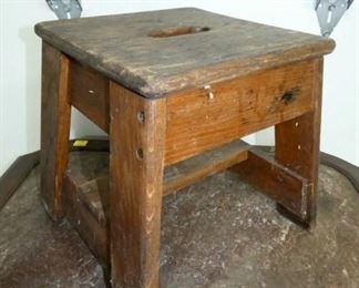 PRIM. MILKING STOOL