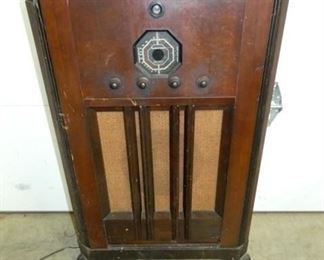 EARLY FLOOR MODEL RADIO 