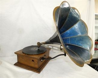 STANDARD TALKING PHONOGRAPH 