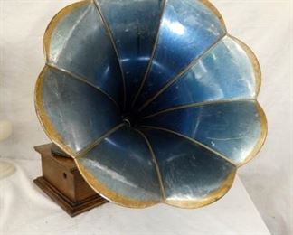 VIEW 3 CLOSEUP 17IN MARYGOLD HORN 