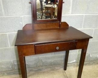 LADIES VANITY W/ MIRROR 