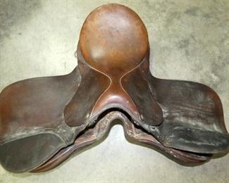 ENGLISH SADDLE 