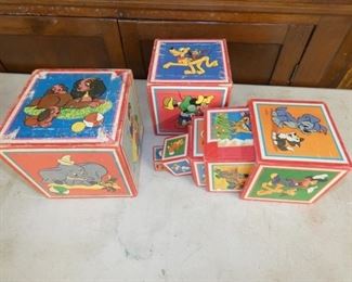 WALT DISNEY STACKING BLOCKS 