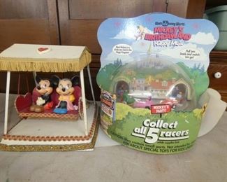 MICKEY/MINNIE SWING CHAIR 