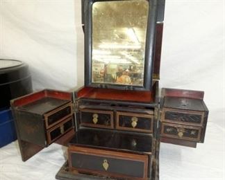 VIEW W/ CENTER MIRROR 