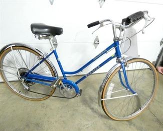 SCHWIN COLLEGIATE LADIES BIKE 