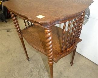 VIEW 2 CLOSEUP NICE OAK END TABLE 