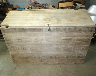 PRIM. HANDMADE FEED BIN 