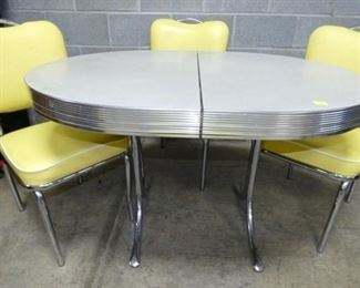 VIEW 2 CLOSEUP CROME TABLE SET CLEAN 