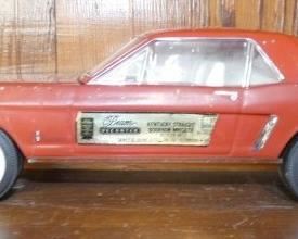 13IN. MUSTANG Jim Beam DECANTER 