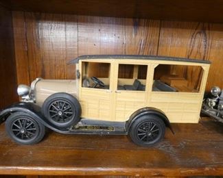 16IN. WOODY Jim Beam DECANTER 