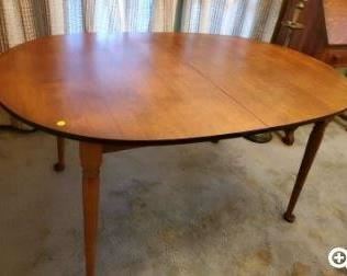 Oval Dining Table with 2 Leaves