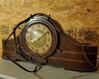 Vintage mantel clock. Not sure if it works.