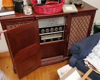 Vintage Philco Console Radio