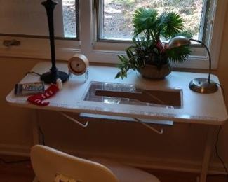 SEWING TABLE