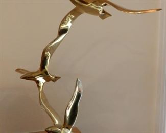 VERY GRACEFUL BIRD SCULPTURE