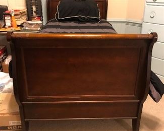 Twin sleigh bed