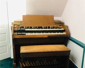 This organ Hammond D came from Longstreet Church. It works! The large speakers are in the next pic